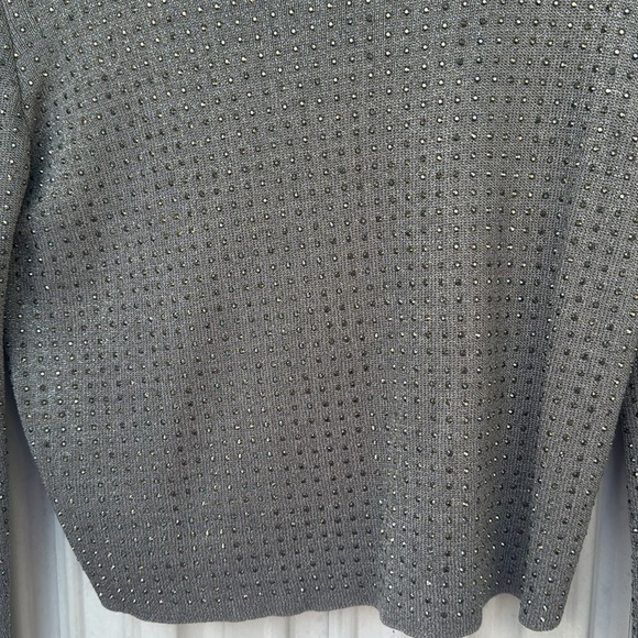 Elegant Gray Sweater - Picture 4 of 5